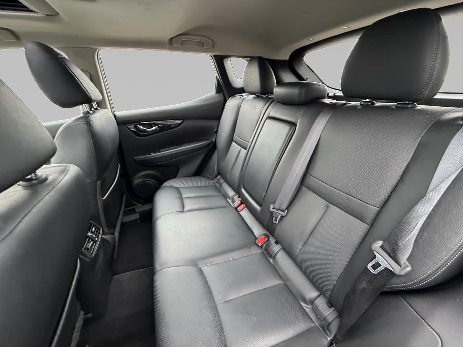 Used 2017 Gun Metallic Nissan SL image 22
