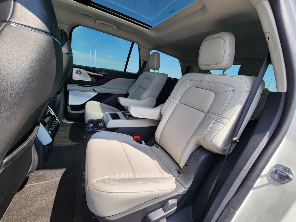 Used 2026 Pristine White Metallic Tri-Coat Lincoln Reserve image 15