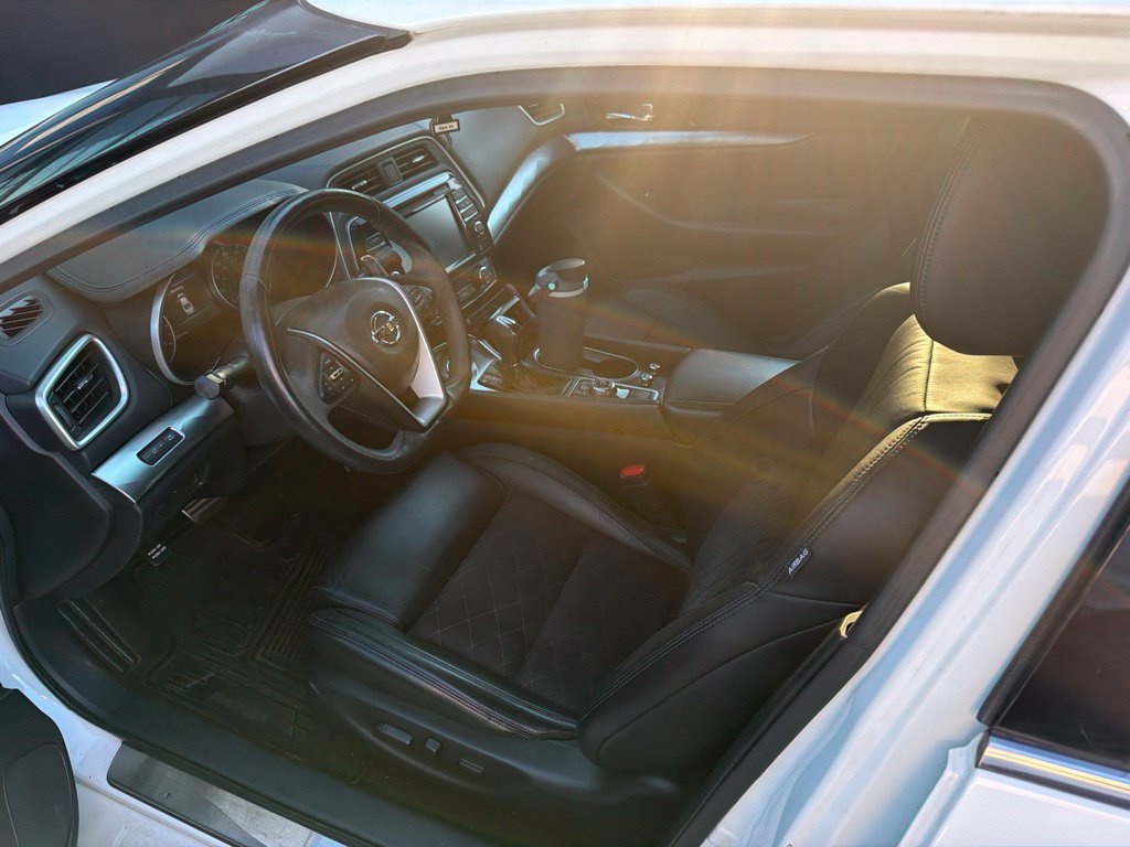 Used 2017 White Nissan SR image 7