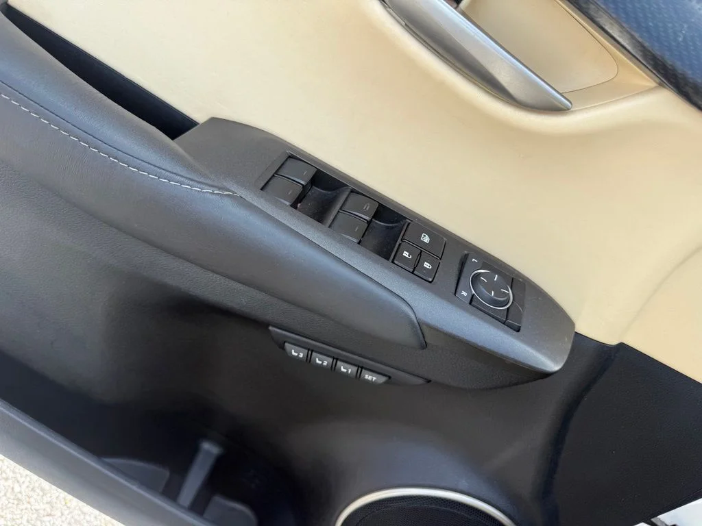 Used 2017 White Lexus 200t image 6