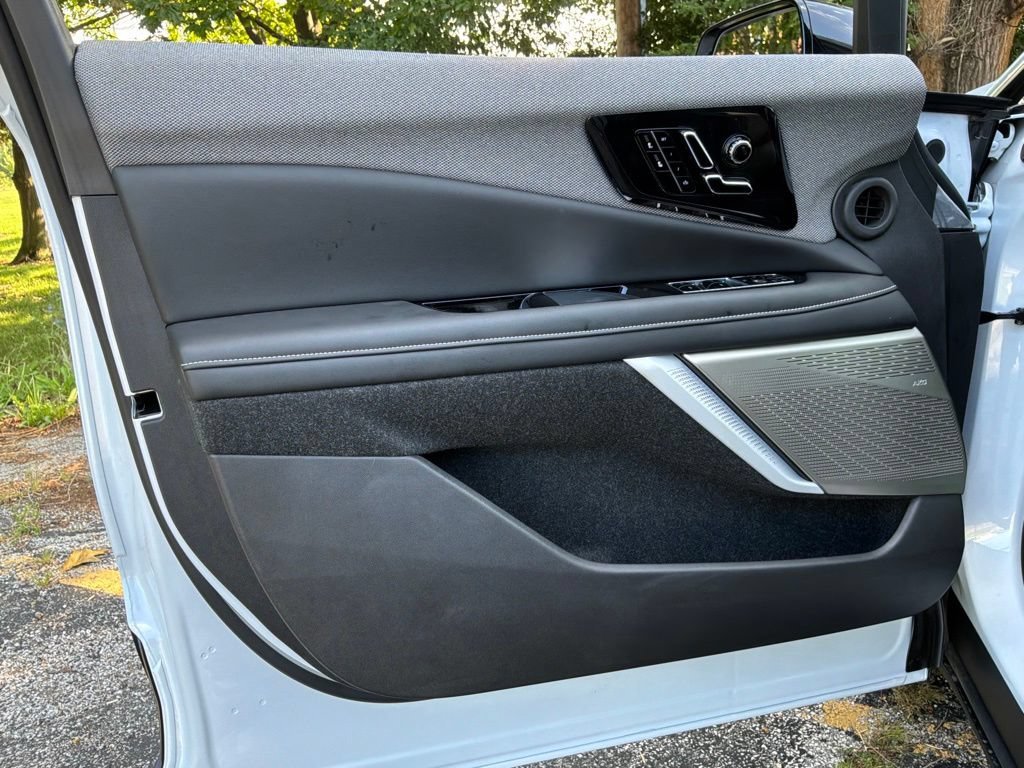 2027 Cadillac OPTIQ Luxury - Photo 25