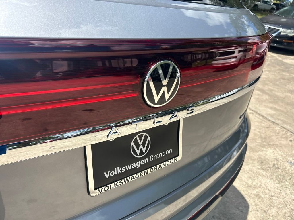 New 2026 Silver Volkswagen 2.0T SE w/Technology image 31