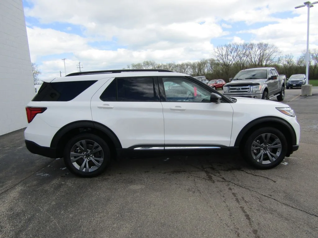 Used 2025 Star White Ford Active image 7