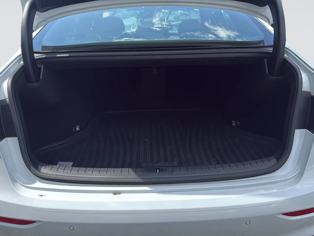 Used 2019 White Genesis 3.3T Sport image 35