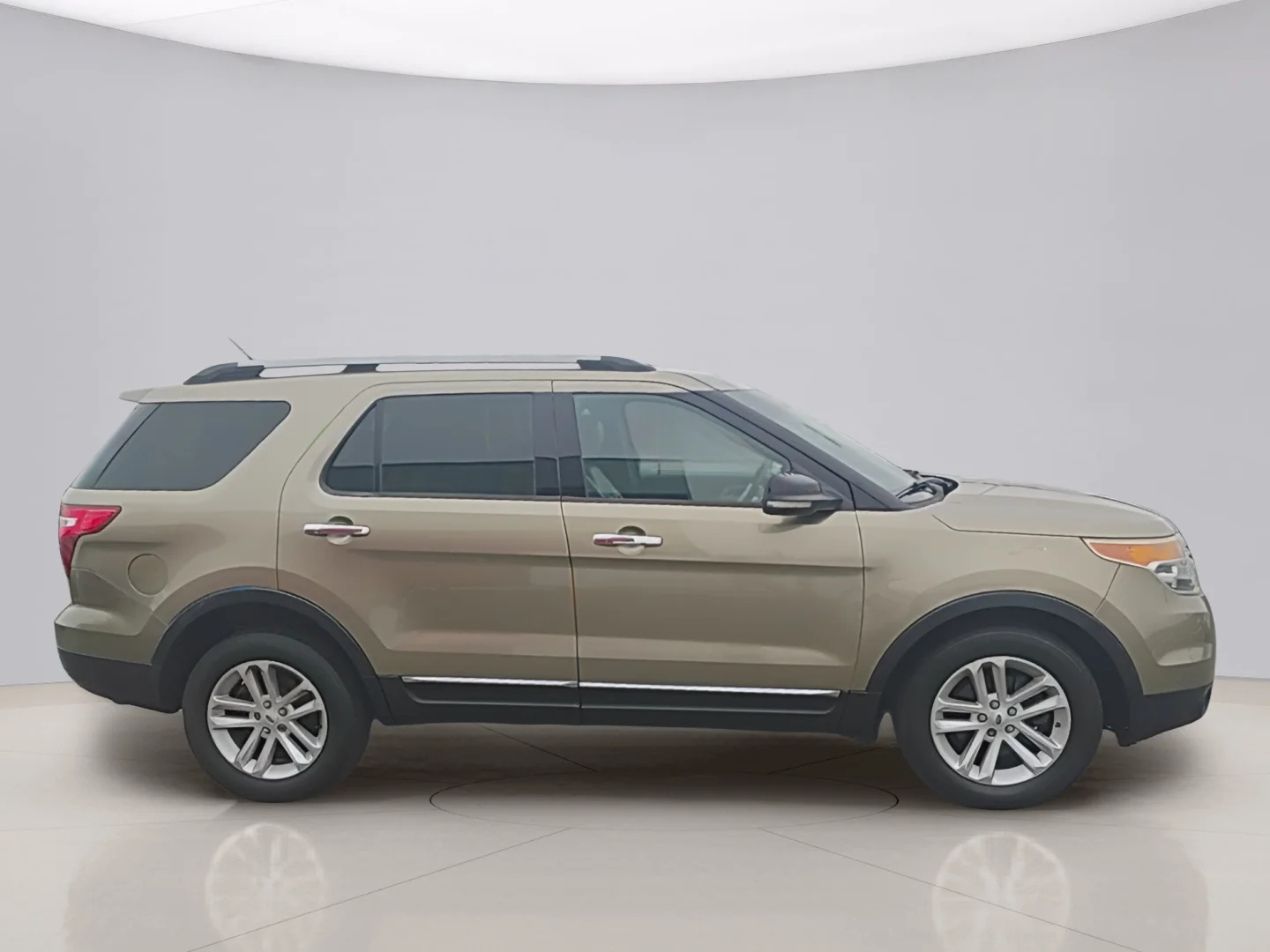 Used 2013 Gold Ford XLT image 6