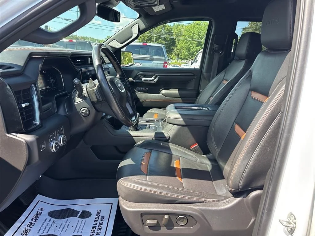 Used 2022 White GMC AT4 image 24