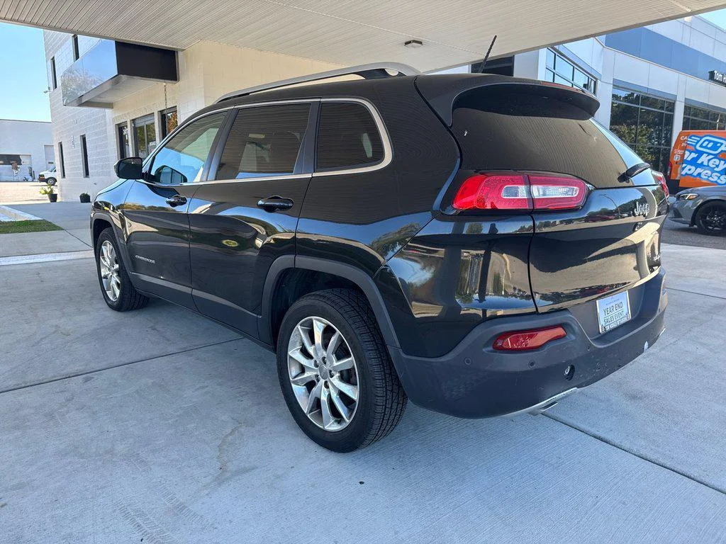 Used 2014 Brilliant Black Crystal Pearlcoat Jeep FWD 4dr Limited image 4
