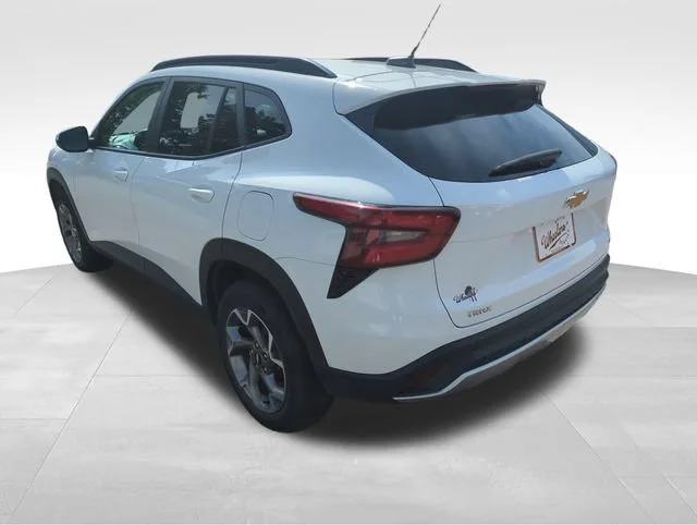 Used 2025 Summit White Chevrolet LT image 3