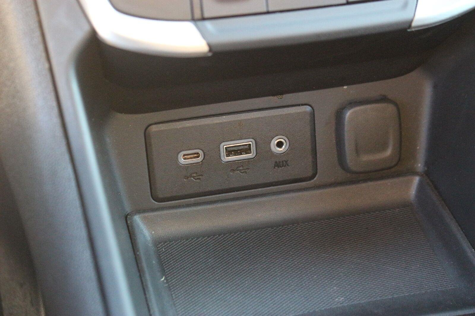 Used 2024 Sterling Metallic GMC SLE image 30