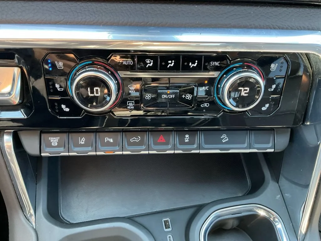 Used 2025 White Frost Tricoat GMC Denali image 22