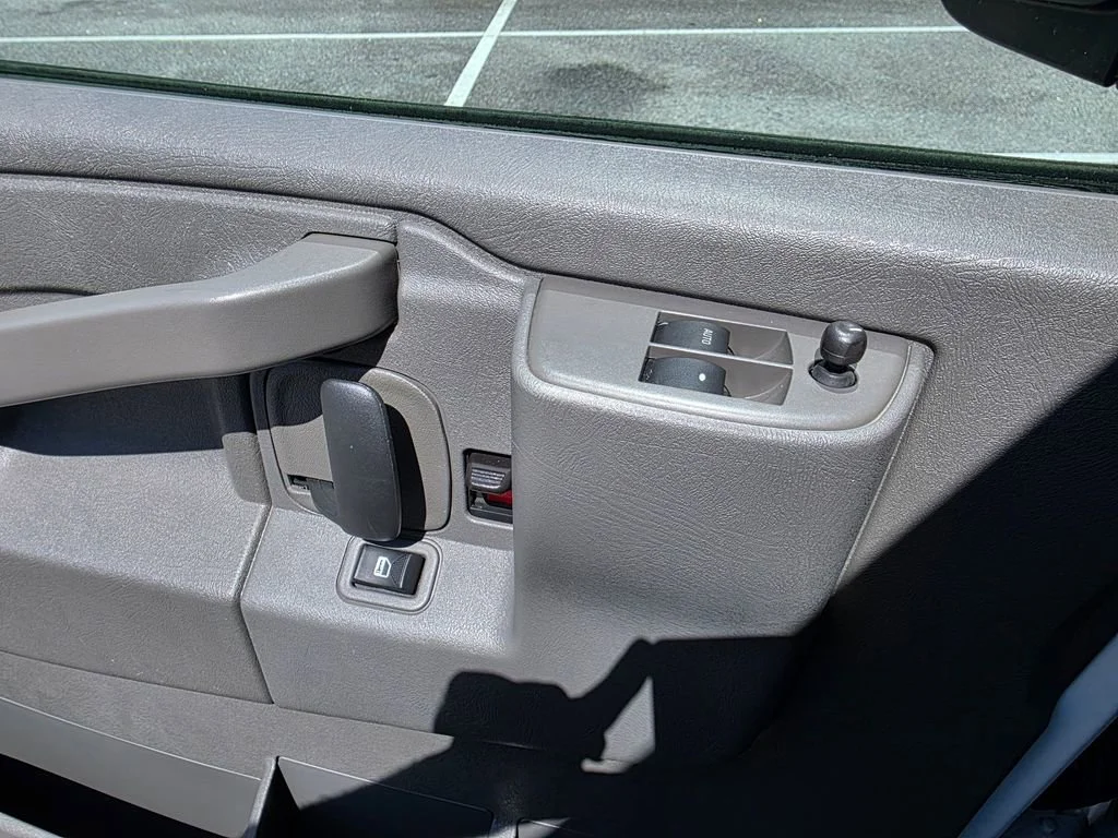 Used 2025 Summit White Chevrolet 1LS image 13