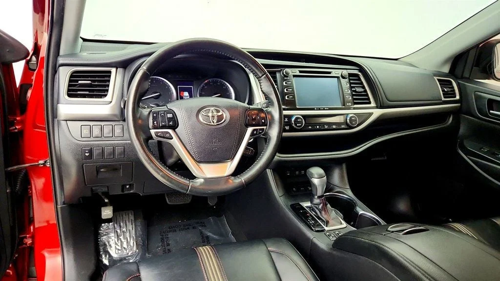 Used 2019 Salsa Red Pearl Toyota SE V6 AWD image 13