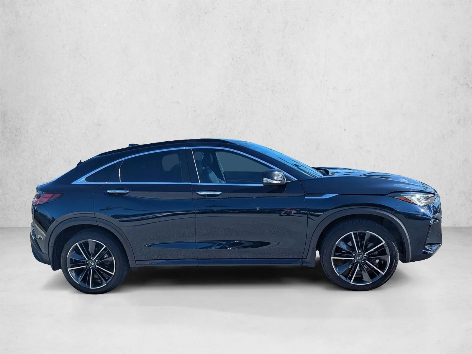 Used 2025 Hermosa Blue INFINITI LUXE image 4