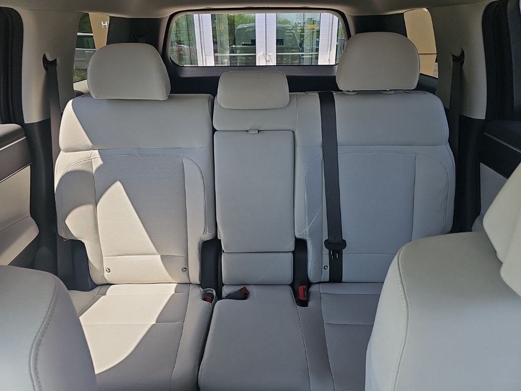 2025 Hyundai Santa Fe SE - Photo 25
