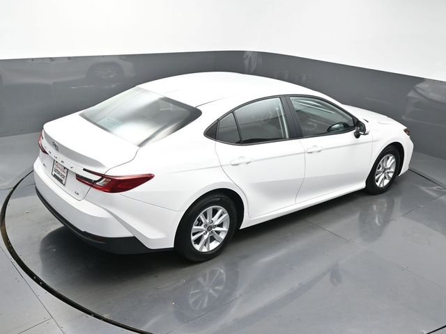 Used 2025 White Toyota LE image 43