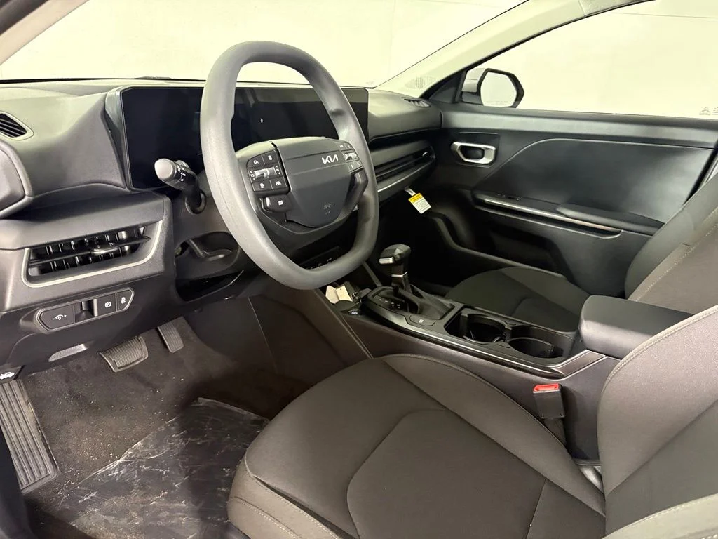New 2026 Snow White Pearl Kia LXS image 21