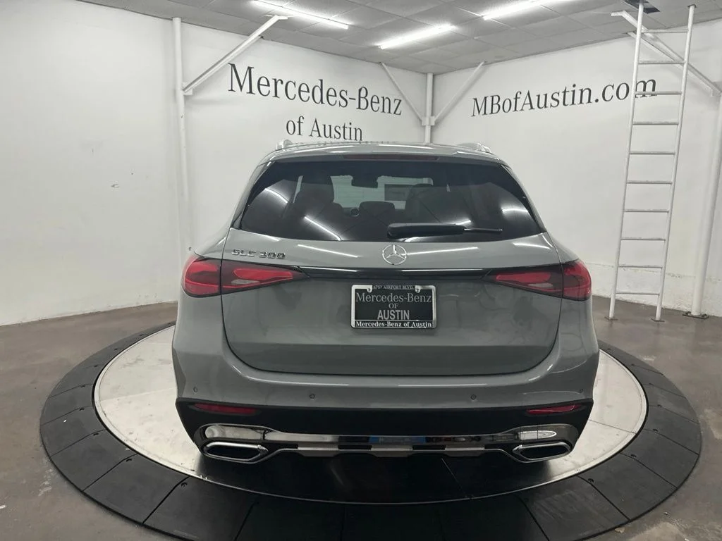 New 2027 White Mercedes-Benz GLC 300 image 6