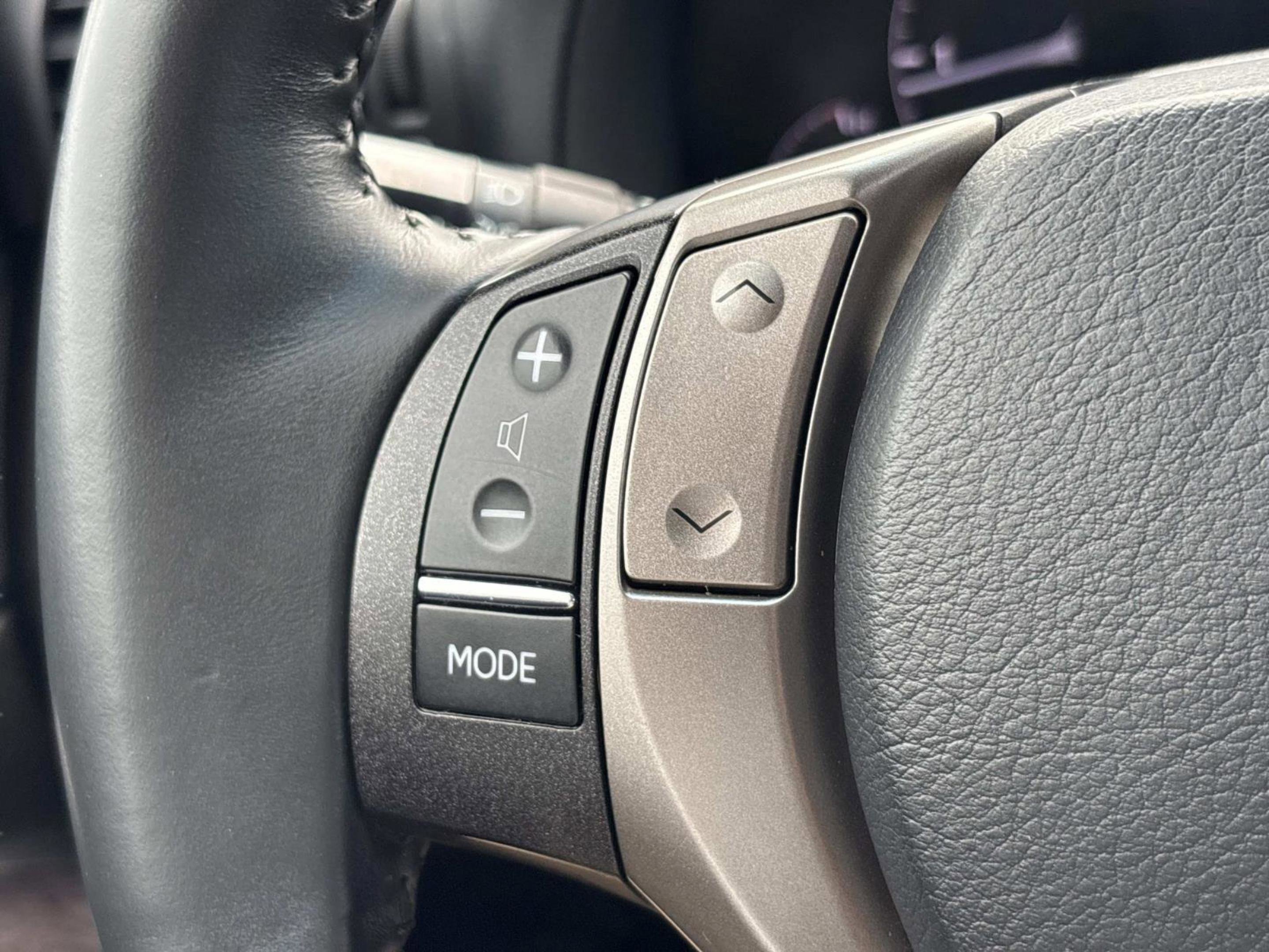Used 2015 Silver Lexus 350 image 27