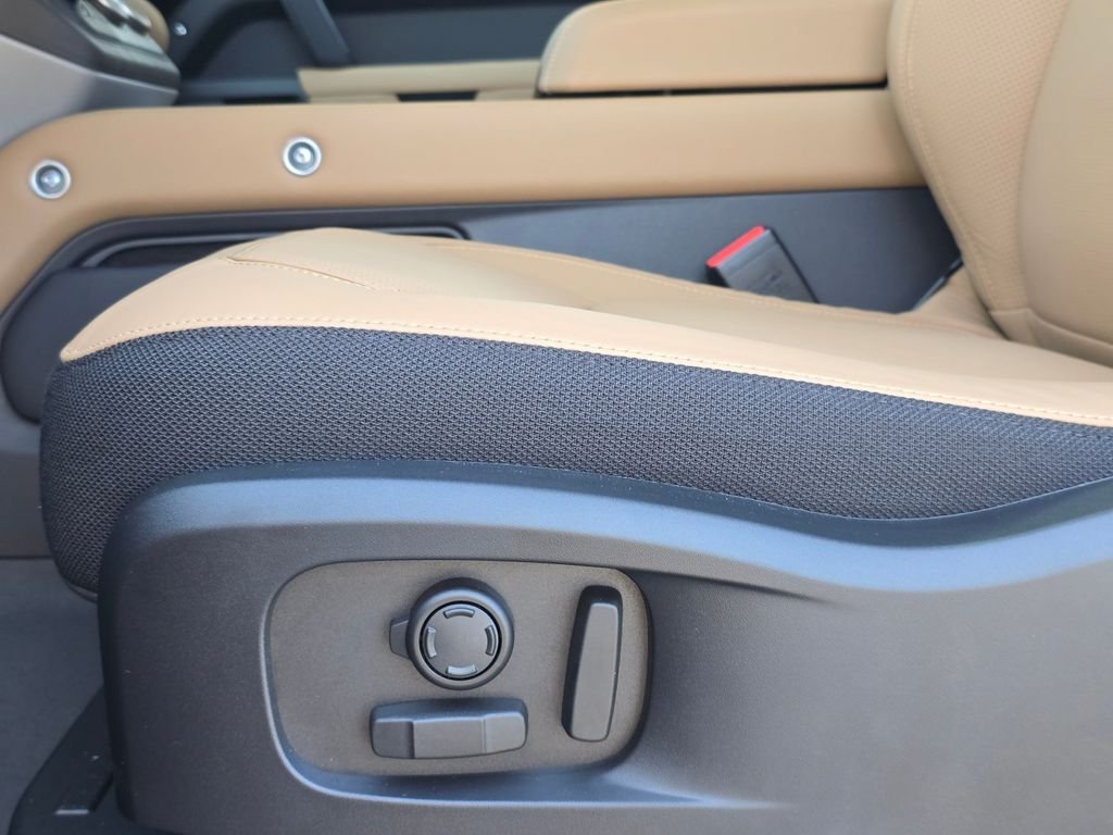 New 2026 Santorini Black LAND ROVER V8 image 31