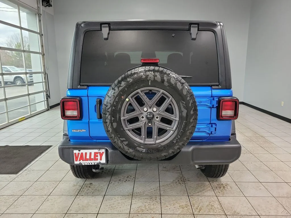 New 2026 Hydro Blue Pearl-Coat Exterior Paint Jeep Sport S image 6