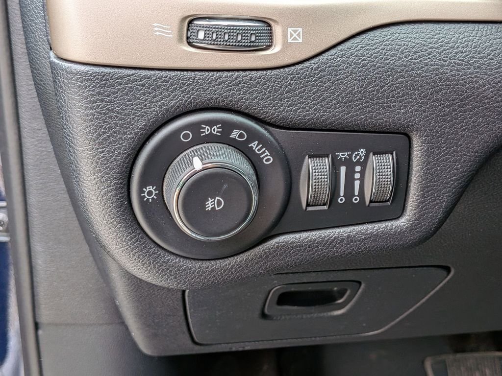 Certified Used 2016 Blue Jeep Limited image 14