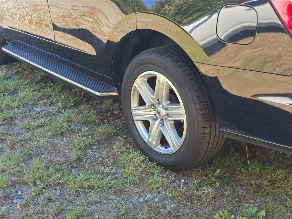 Used 2018 Black Ford XLT image 18