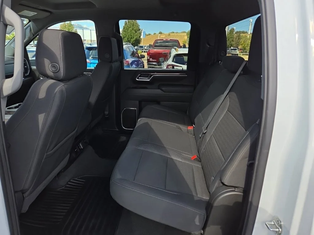 Used 2025 White Chevrolet LT image 17
