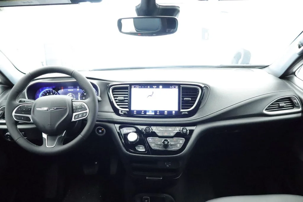 New 2026 Silver Mist Clear-Coat Exterior Paint Chrysler Select image 18