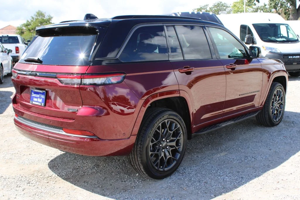New 2026 Velvet Red Pearl-Coat Exterior Paint Jeep Summit image 4