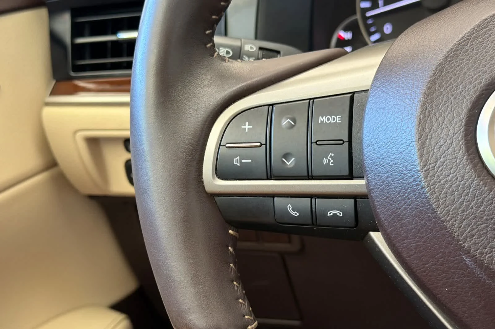Used 2016 Eminent White Pearl Lexus  image 25