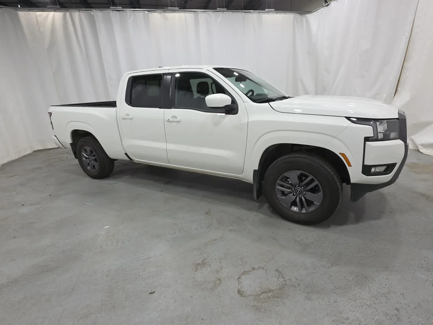Used 2025 Whi/white Nissan SV image 10