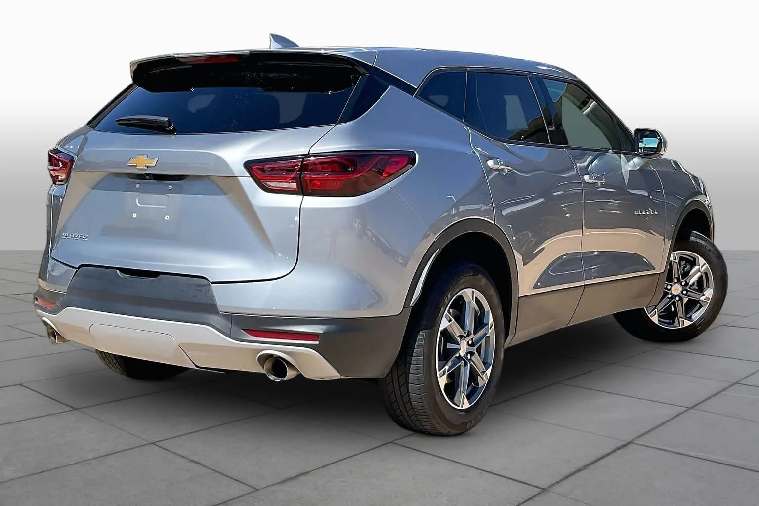 Used 2025 Sterling Gray Metallic Chevrolet LT image 13