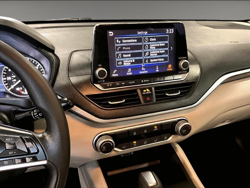 Used 2020 Black Nissan 2.5 S image 18