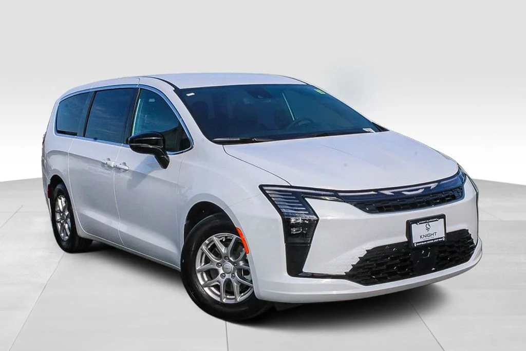 New 2027 White/off-white Chrysler Select image 2