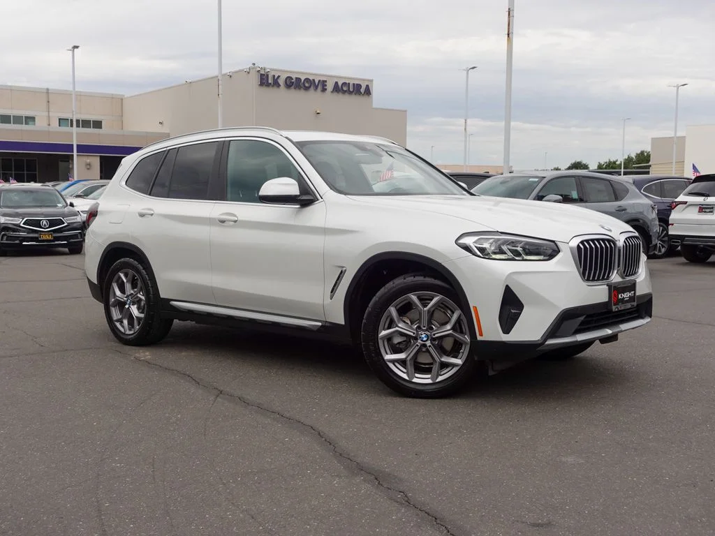 Used 2023 White Metallic BMW sDrive30i image 5