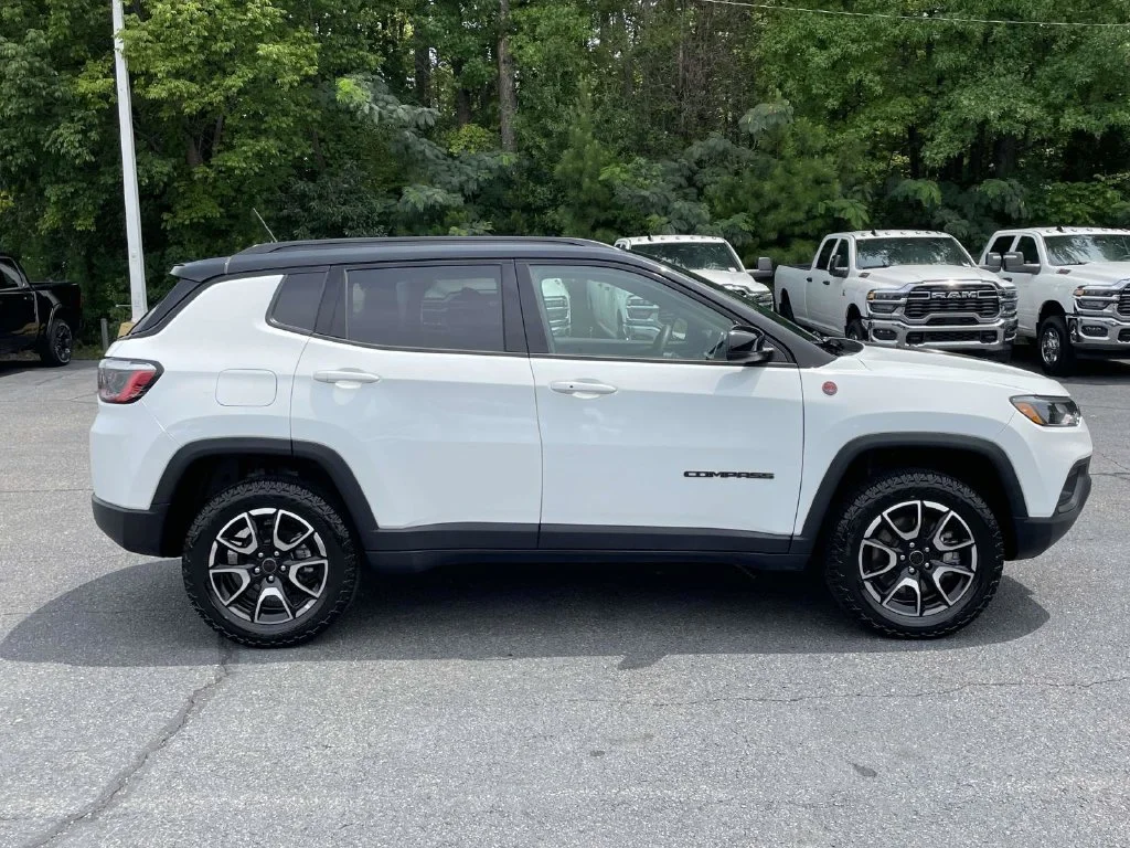 Used 2025 White Jeep Trailhawk image 10