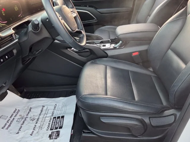 Used 2025 White Kia LX image 6