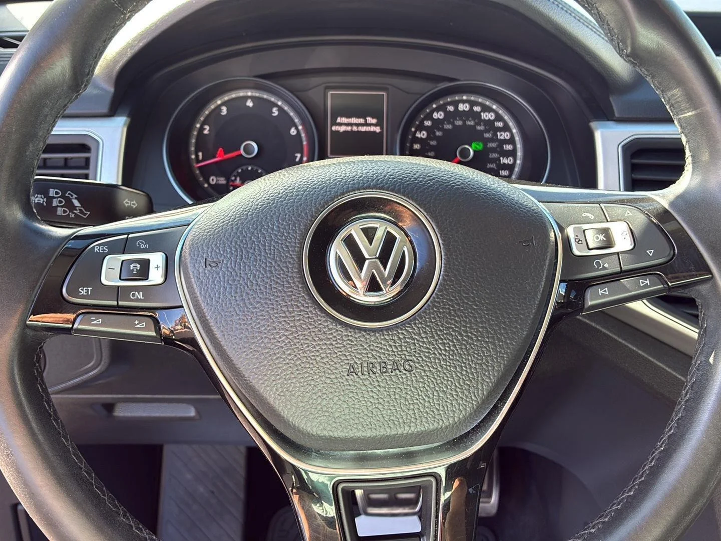 Used 2018 Deep Black Pearl Volkswagen 3.6L V6 SE w/Technology image 30