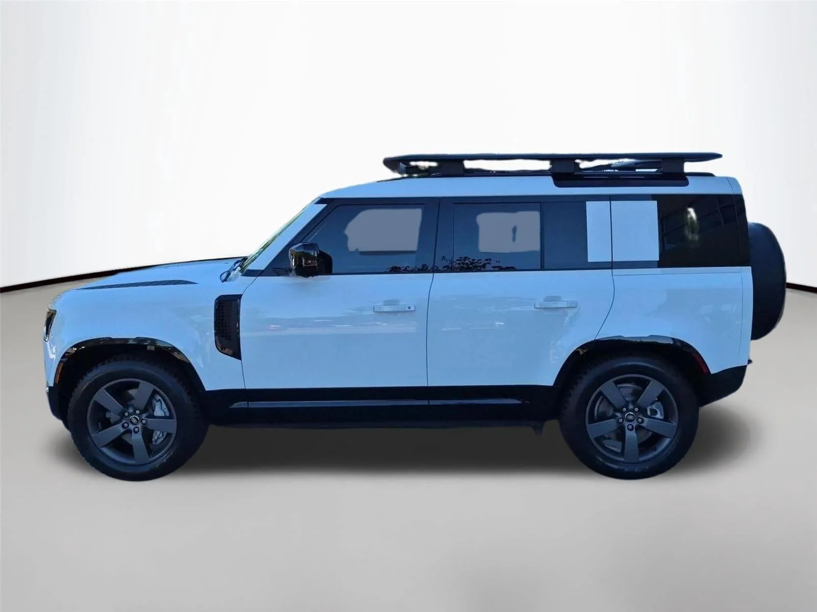 Used 2025 Fuji White Land Rover X-Dynamic SE image 2