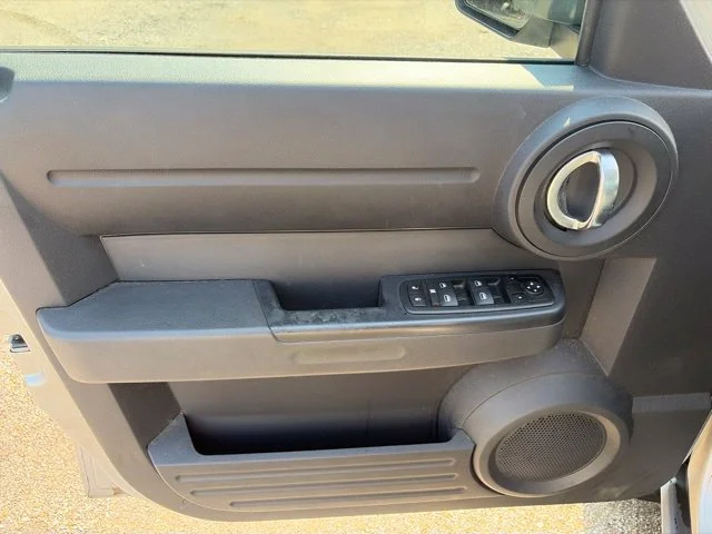Used 2009 Silver Dodge SE image 25