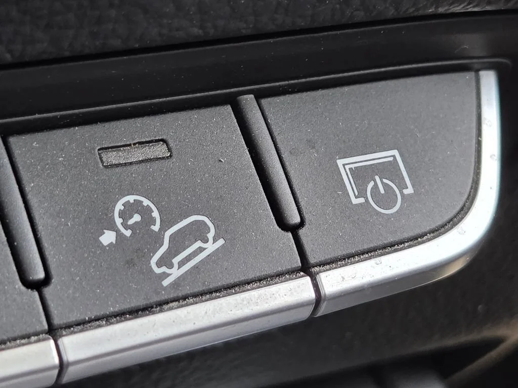 Used 2018  Audi Premium image 17