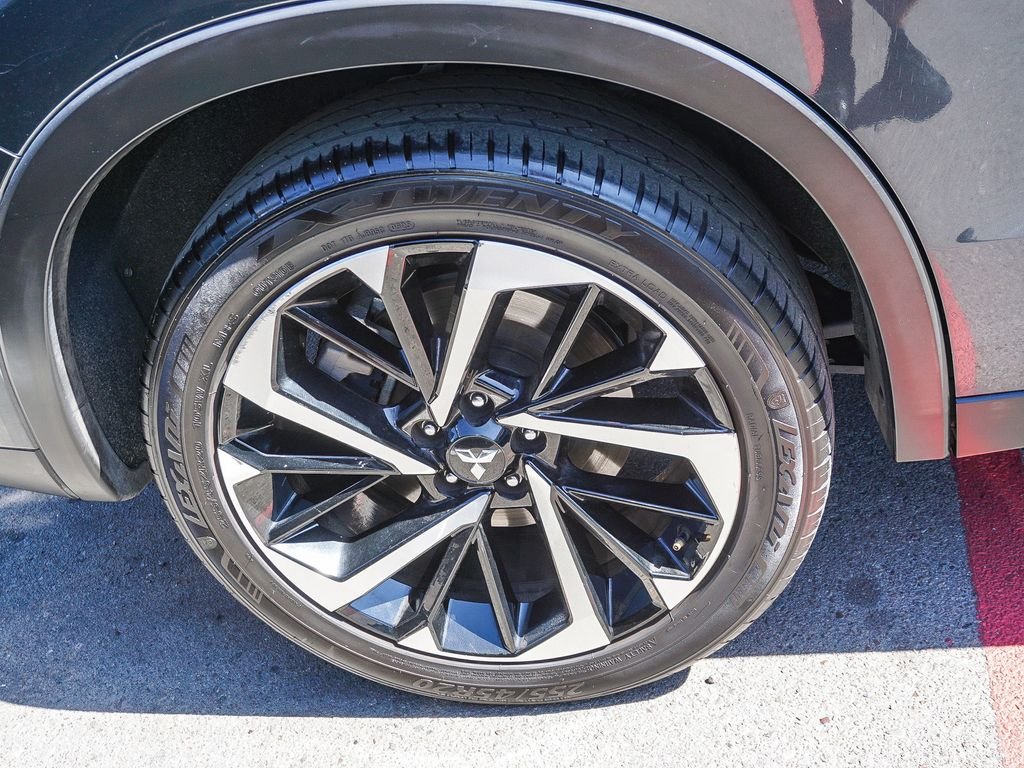 Used 2024 Black Mitsubishi SE image 8