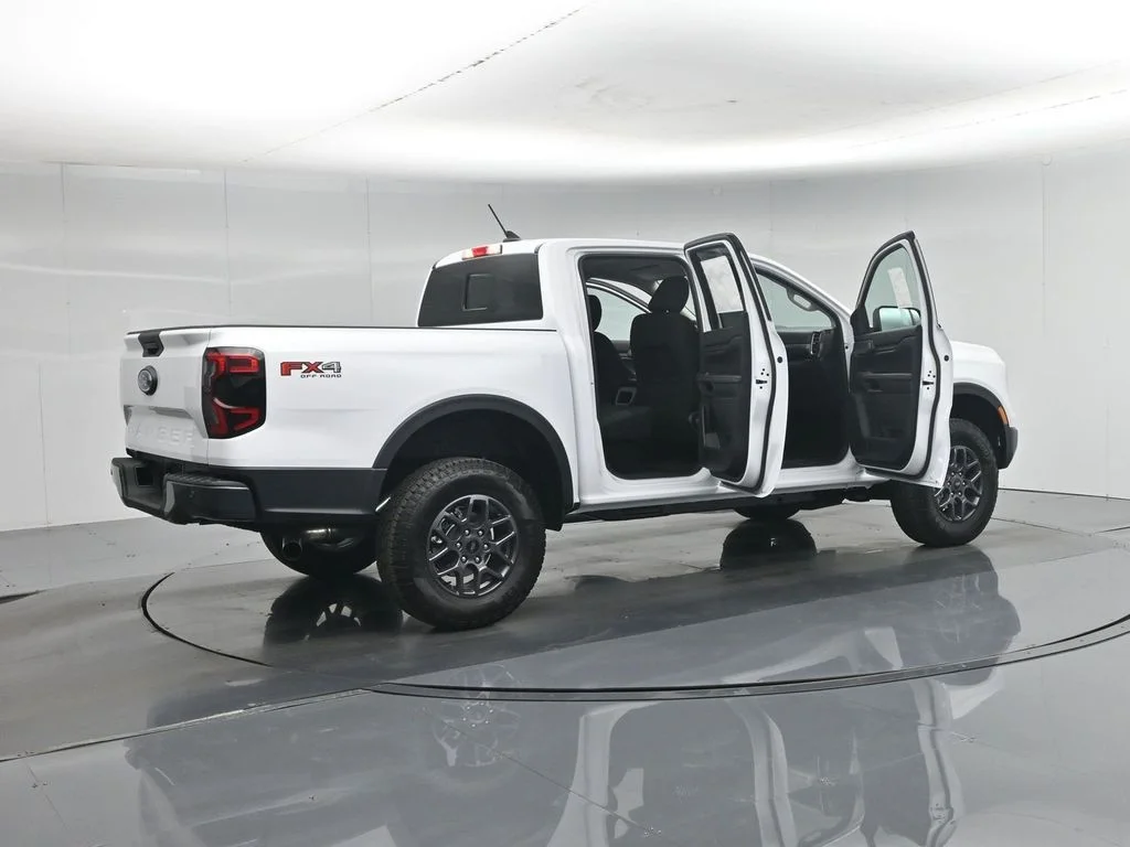 New 2026 Oxford White Ford XLT image 5