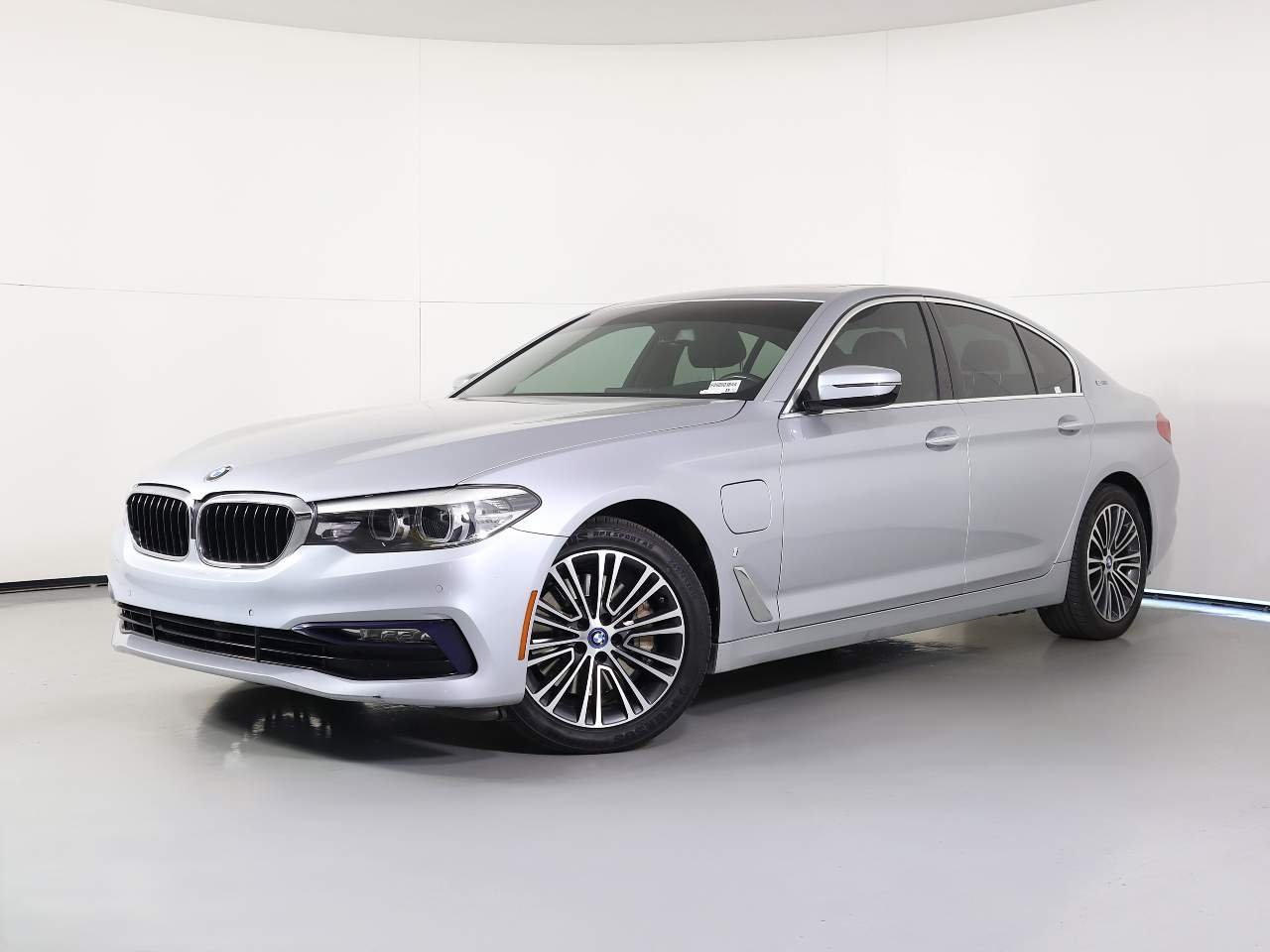 2018 BMW 5 Series 530e iPerformance Sedan's photo