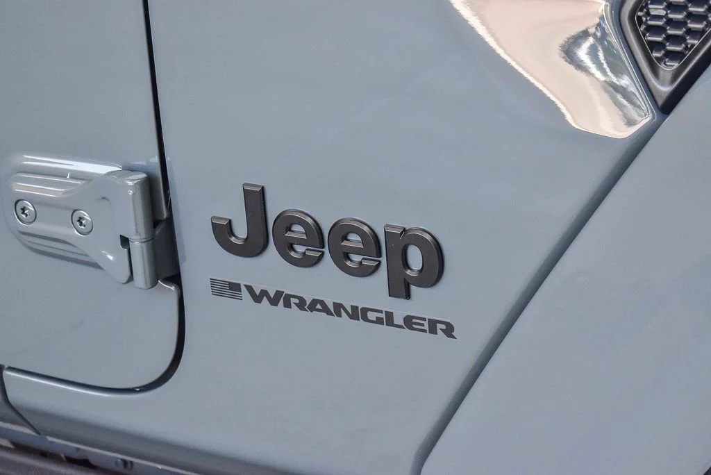New 2026 Anvil Clear-Coat Exterior Paint Jeep Sahara image 9