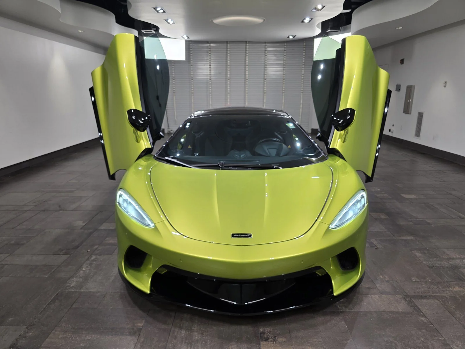 Used 2022 Flux Green McLaren  image 22
