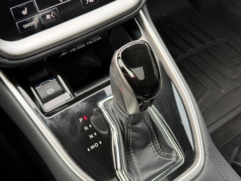Used 2024 Green Metallic Subaru Limited image 27