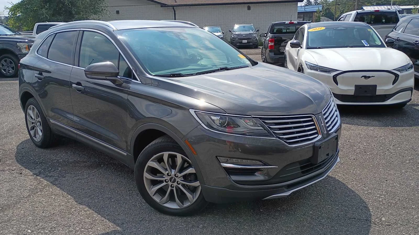 Used 2018 Magnetic Gray Metallic Lincoln Select image 2