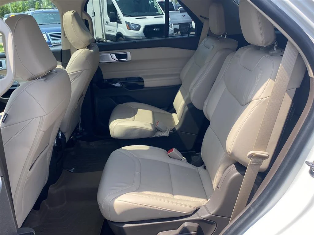 Used 2022 Star White Metallic Tri-Coat Ford Platinum image 5