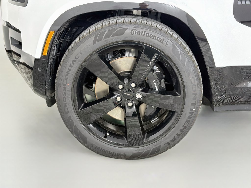 New 2026 Fuji White Land Rover V8 image 34